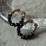 ゴールド | ブラックフープピアス ストーン トレンド | feu