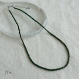 グリーン | メタルビーズネックレス ショート ジェンダーレスデザイン | feu