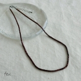 レッド | メタルビーズネックレス ショート ジェンダーレスデザイン | feu