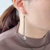 ブラックコード フックピアス 揺れる | feu | 詳細画像6 