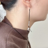 ブラックコード フックピアス 揺れる | feu | 詳細画像7 