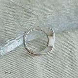 シルバー | リング 変形メタル シルバーゴールド | feu