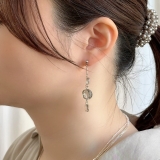 揺れるピアス クリア樹脂 個性的 | feu | 詳細画像13 