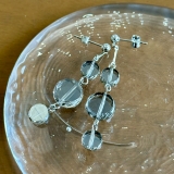 ブラック | 揺れるピアス クリア樹脂 個性的 | feu