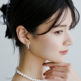 耳元に上品な華やかさを添える!3連パールビジューバーピアス | aquagarage | 詳細画像7