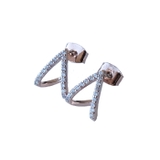 ピンクゴールド | 耳元を美しく演出してくれる逆V字ビジューピアス | aquagarage