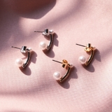 耳元に上品な輝きを添えてくれるビジューバーパールピアス | aquagarage | 詳細画像2