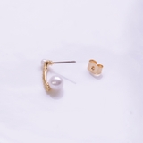 耳元に上品な輝きを添えてくれるビジューバーパールピアス | aquagarage | 詳細画像6