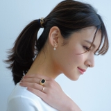 耳元に上品な輝きを添えてくれるビジューバーパールピアス | aquagarage | 詳細画像9