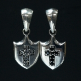 シルバー925 盾のシルエットに十字架が刻まれたクロスペンダントヘッド | laplateriashu | 詳細画像1
