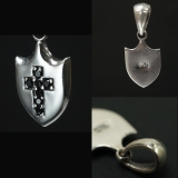 シルバー925 盾のシルエットに十字架が刻まれたクロスペンダントヘッド | laplateriashu | 詳細画像2