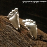 てくてく歩けそうなおもしろ足型スタッドピアス アクセサリー | laplateriashu  | 詳細画像1 