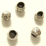 シルバーパーツ5個で1セット 直径4 0ｍｍタイプで横に丸い模様がたくさん描かれ… | YUKATANゆかたん | 詳細画像1 