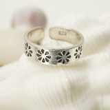 フリーサイズリング 花のような刻印がオシャレな足指リング フラワー | YUKATANゆかたん | 詳細画像1