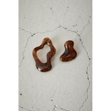 BRN | ASYMMETRY ACRYL EARRINGS | AZUL BY MOUSSY