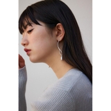 SLV | ダルメタルアシンメトリードロップモチーフピアス | AZUL BY MOUSSY