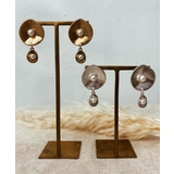 ゴールド | 2連シェルパールピアス emouv ピアス | BUYSENSE