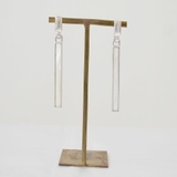 シルバー | オーロラロングスクエアピアス emouv by | BUYSENSE