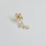 アシンメトリーフラワーピアス emouv by | BUYSENSE | 詳細画像2 