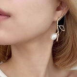 アシンメトリーフラワーピアス emouv by | BUYSENSE | 詳細画像5 