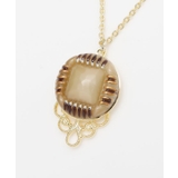 ベージュ | 【欧州航路】【Fromチェコ】チェコボタンモアネックレス | アミナコレクション 