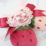 ハローキティ マスコット ストロベリーブローチ | cinemacollection | 詳細画像3