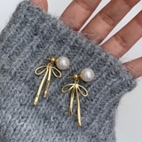 甘すぎないメタルリボンピアス パールリボンピアス ピアス | COCOMOMO | 詳細画像7 