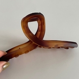 ダークブラウン | マットテクスチャーヘアクリップ【韓国ファッション】 | Girly Doll