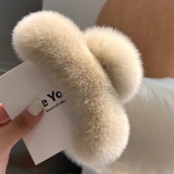 ベージュ | フェイクファーバンス/ヘアクリップ【韓国ファッション】 | Girly Doll