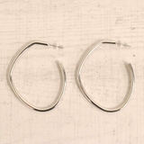 シルバー | 大振り変形C型メタルフープピアス ニュアンスゆがみシルバーゴールド | FACION