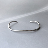 シルバー | ニュアンスカーブラインステンレスブレスレット サージカルステンレス バングルシル… | FACION