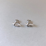 シルバー | ノットメタルステンレススタッドピアス  サージカルステンレス316L 結び | FACION