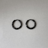 ブラック | ツイストワンタッチステンレスフープピアス 両耳用 サージカルステンレス | FACION