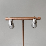 シルバー | ドロップデザインステンレスピアス アレルギー対応 つけっぱなし | FACION