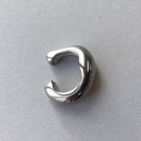 シルバー | C型ニュアンスメタルステンレスイヤーカフ 片耳用 アレルギー対応 | FACION