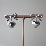 シルバー | リボン&ハートステンレスピアス アレルギー対応 つけっぱなし | FACION