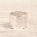 シルバー | 幅広エンボスソフトメタルリング 指輪 シルバー | FACION