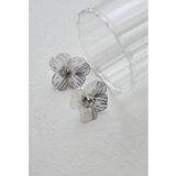 シルバー | niana ニアナ メタルフラワービジューイヤリング | Fashion Letter