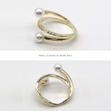 着飾る大人の上品さ。パール＆ビジューカーブラインリング | futier land | 詳細画像5 