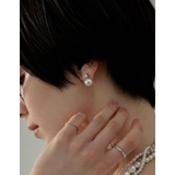 シルバー(513) | フェイクパール×トライアングルモチーフピアス | Re:EDIT