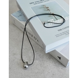 シルバー(513) | ドロップモチーフフェイクレザーネックレス | Re:EDIT