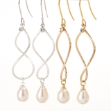 ピアス サージカルステンレス ティアドロップ淡水パール＆ウォープデザインフレーム | ピアス専門店HOMESLICEPRODUCTIONS | 詳細画像1 