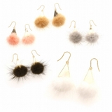 ピアス サージカルステンレス トライアングルプレート＆ファーチャーム | ピアス専門店HOMESLICEPRODUCTIONS | 詳細画像1 