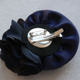 パール＆ビジューストーン付き サテンローズモチーフサイドフラワー コサージュ | Jewel vox | 詳細画像5 