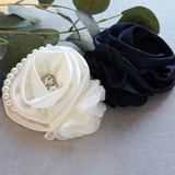 パール＆ビジューストーン付き サテンローズモチーフサイドフラワー コサージュ | Jewel vox | 詳細画像9 