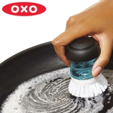 OXO キッチンブラシ ワンプッシュパームブラシ | livingut | 詳細画像1