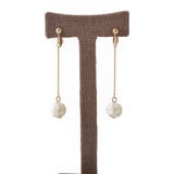 ホワイトシェルボールのドロップイヤリング | lunolumo | 詳細画像3