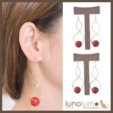 クラシカルレッド ツイストメタルとレッドボールの大きめピアス R | lunolumo | 詳細画像1