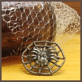 ハロウィン 蜘蛛と蜘蛛の巣モチーフのピンブローチ ラペルピン | lunolumo | 詳細画像1