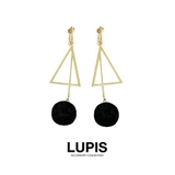 ポンポンファートライアングルロングイヤリング  | LUPIS | 詳細画像3 